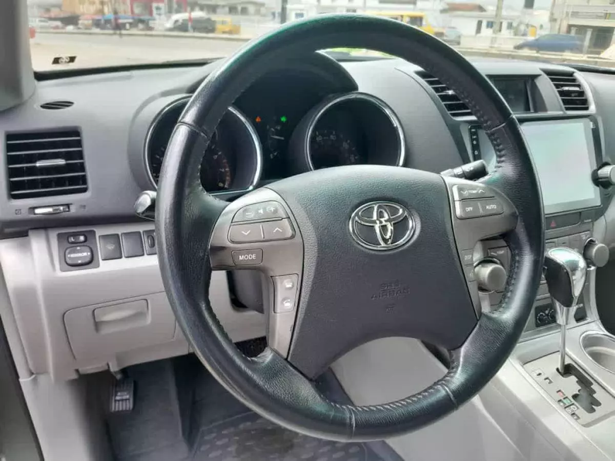 Toyota Highlander   - 2009