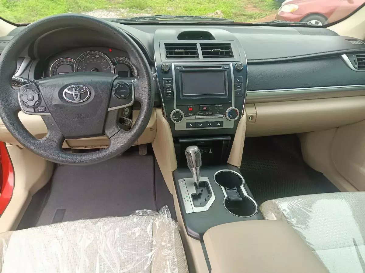 Toyota Camry - 2012