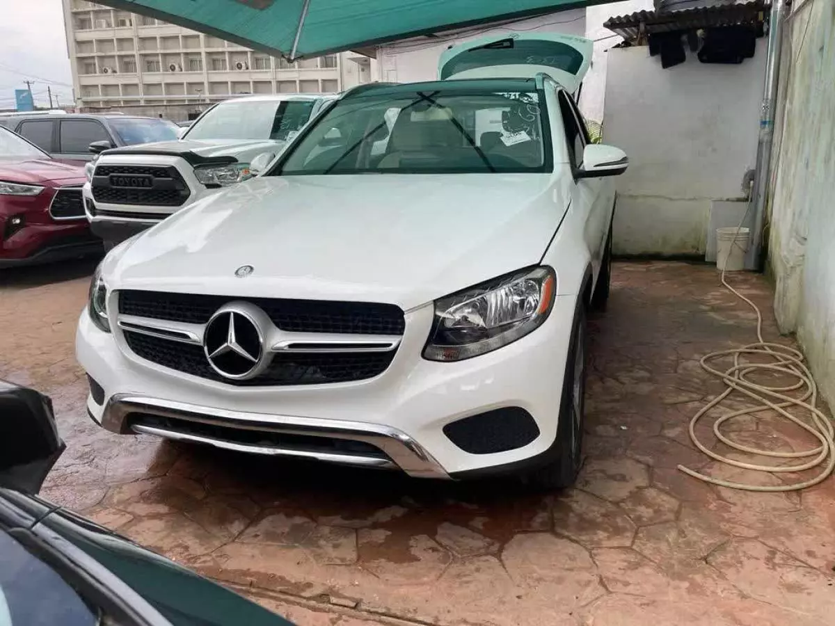 Mercedes-Benz GLC 300   - 2016