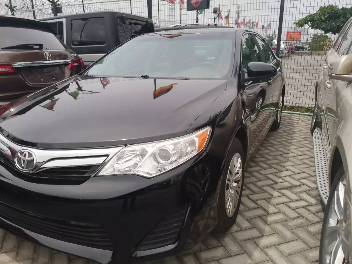 Toyota Camry   - 2014