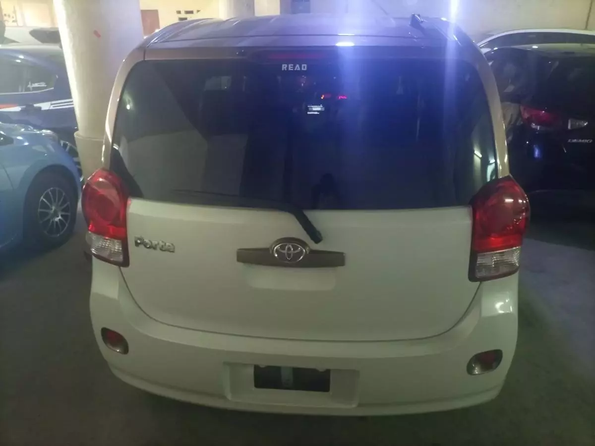 Toyota Porte - 2015