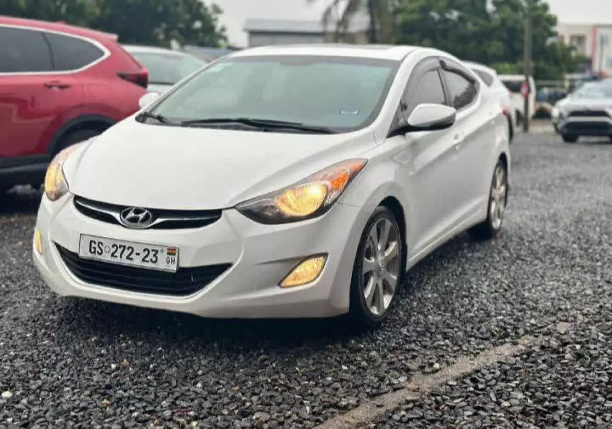 Hyundai Elantra   - 2013