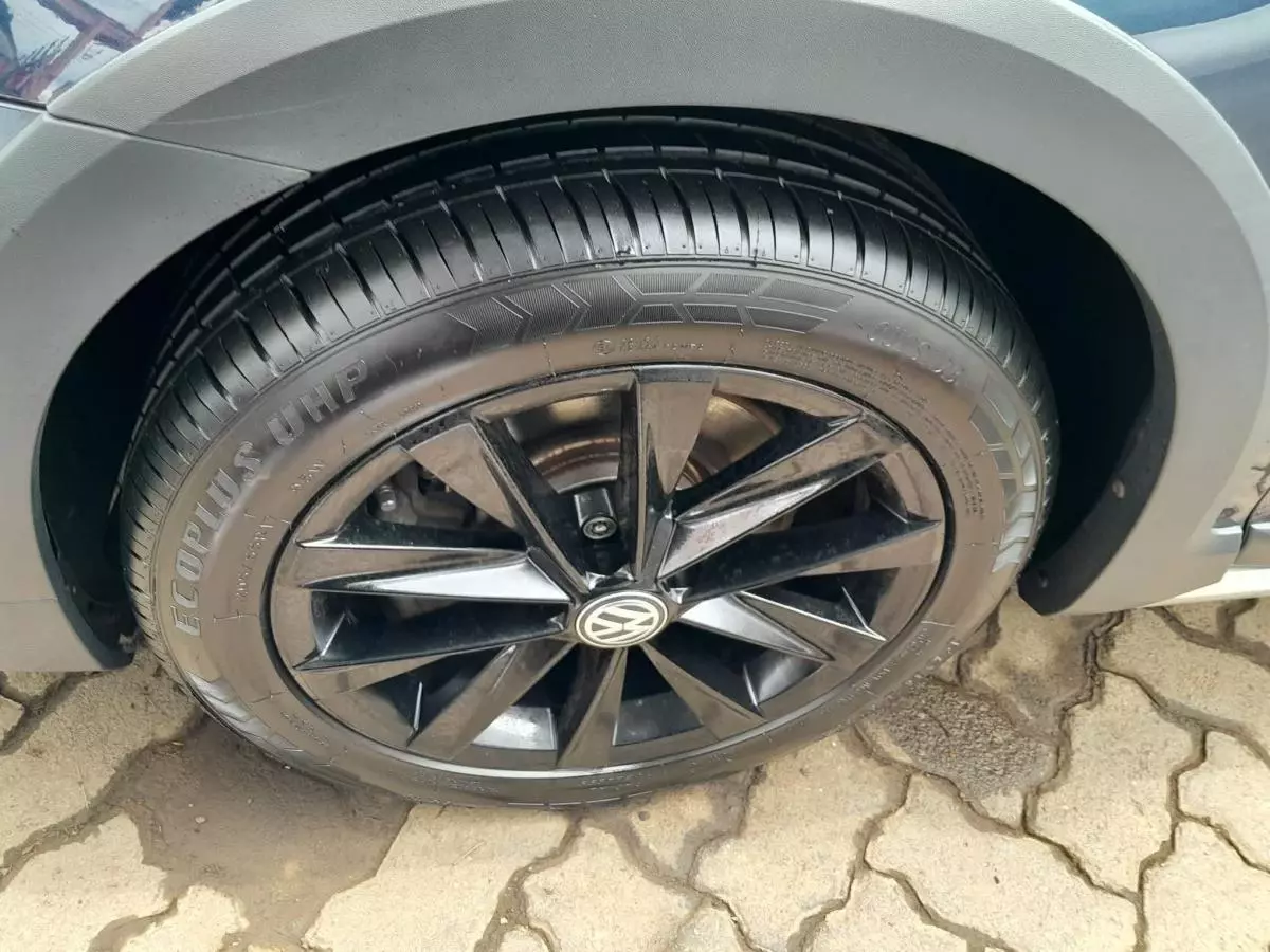 Volkswagen Golf   - 2016