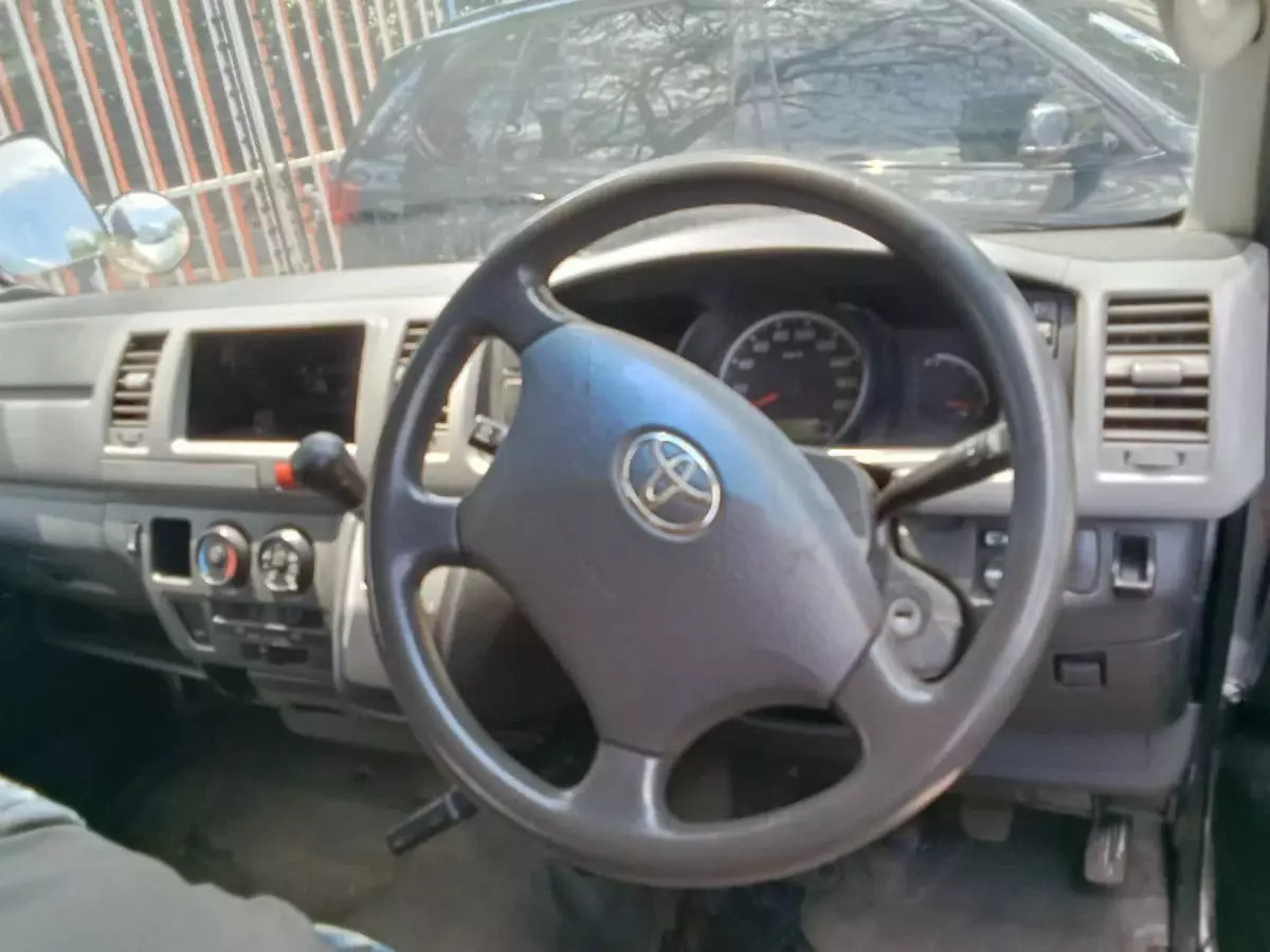 Toyota Hiace   - 2011