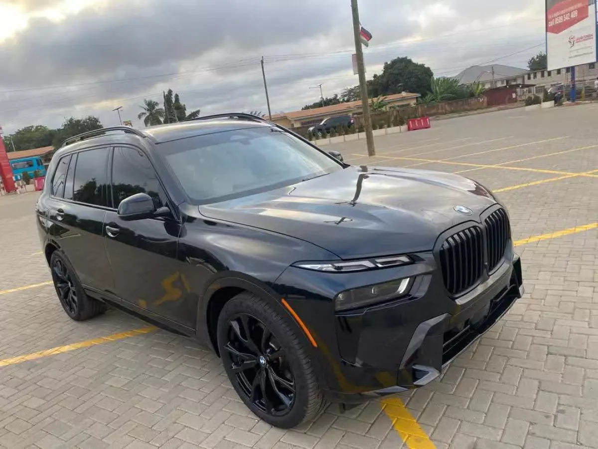 BMW X7   - 2024