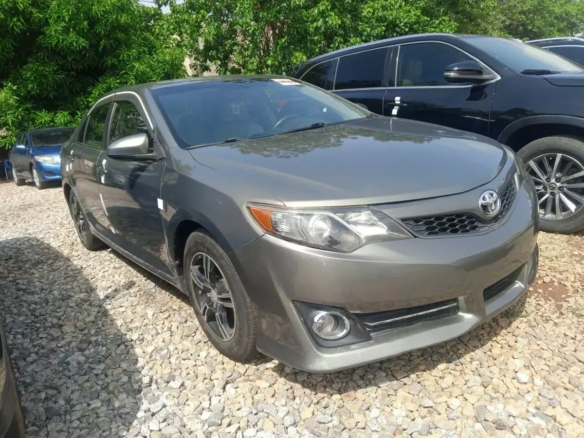 Toyota Camry   - 2013