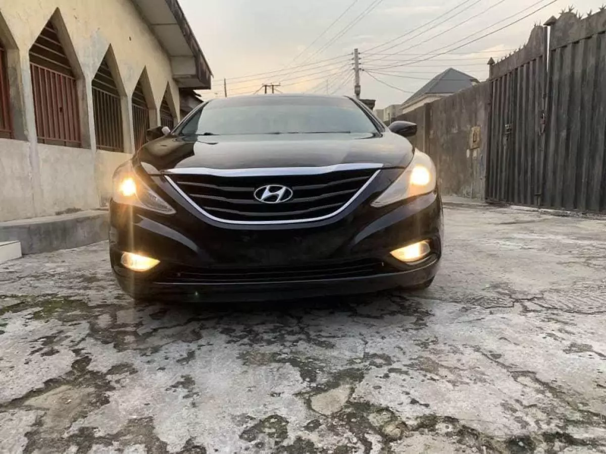 Hyundai Sonata   - 2013