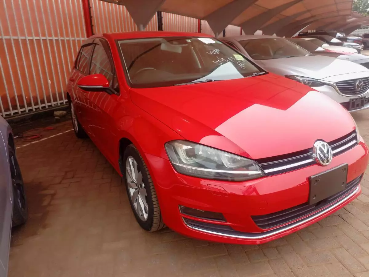 Volkswagen Golf   - 2016