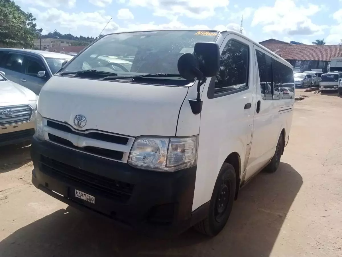 Toyota Hiace   - 2013