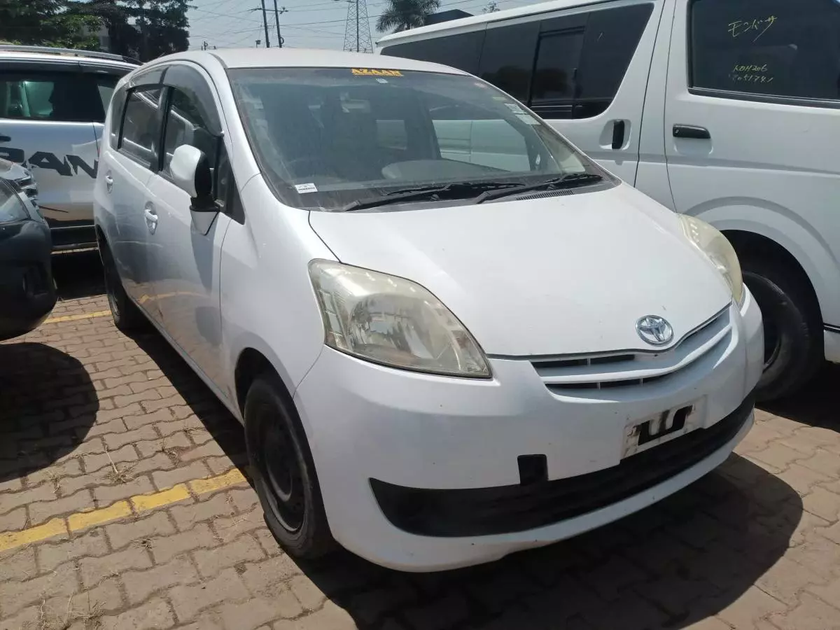 Toyota Passo Sette - 2009