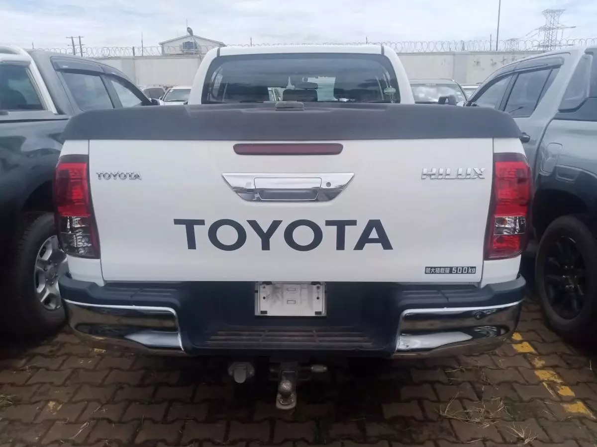 Toyota Hilux   - 2017