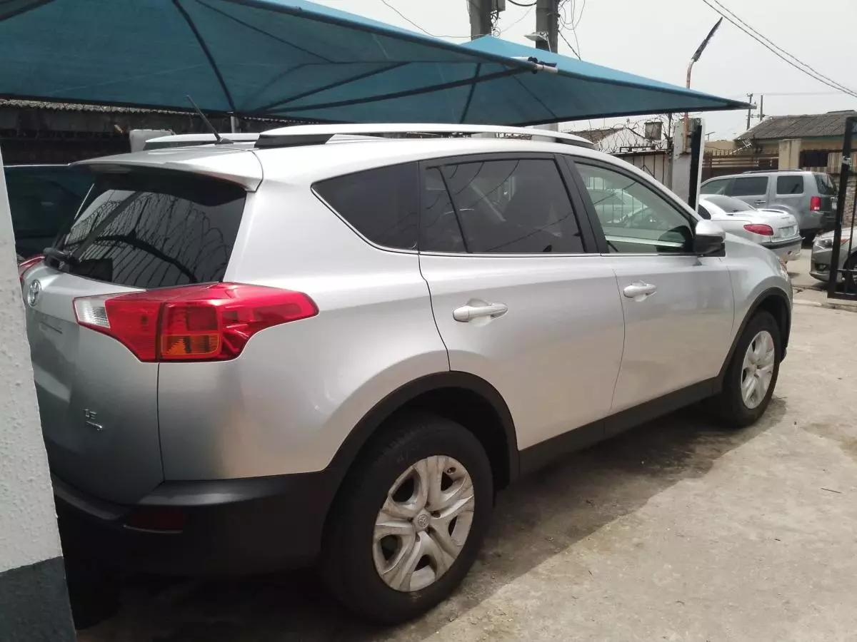 Toyota RAV 4   - 2015