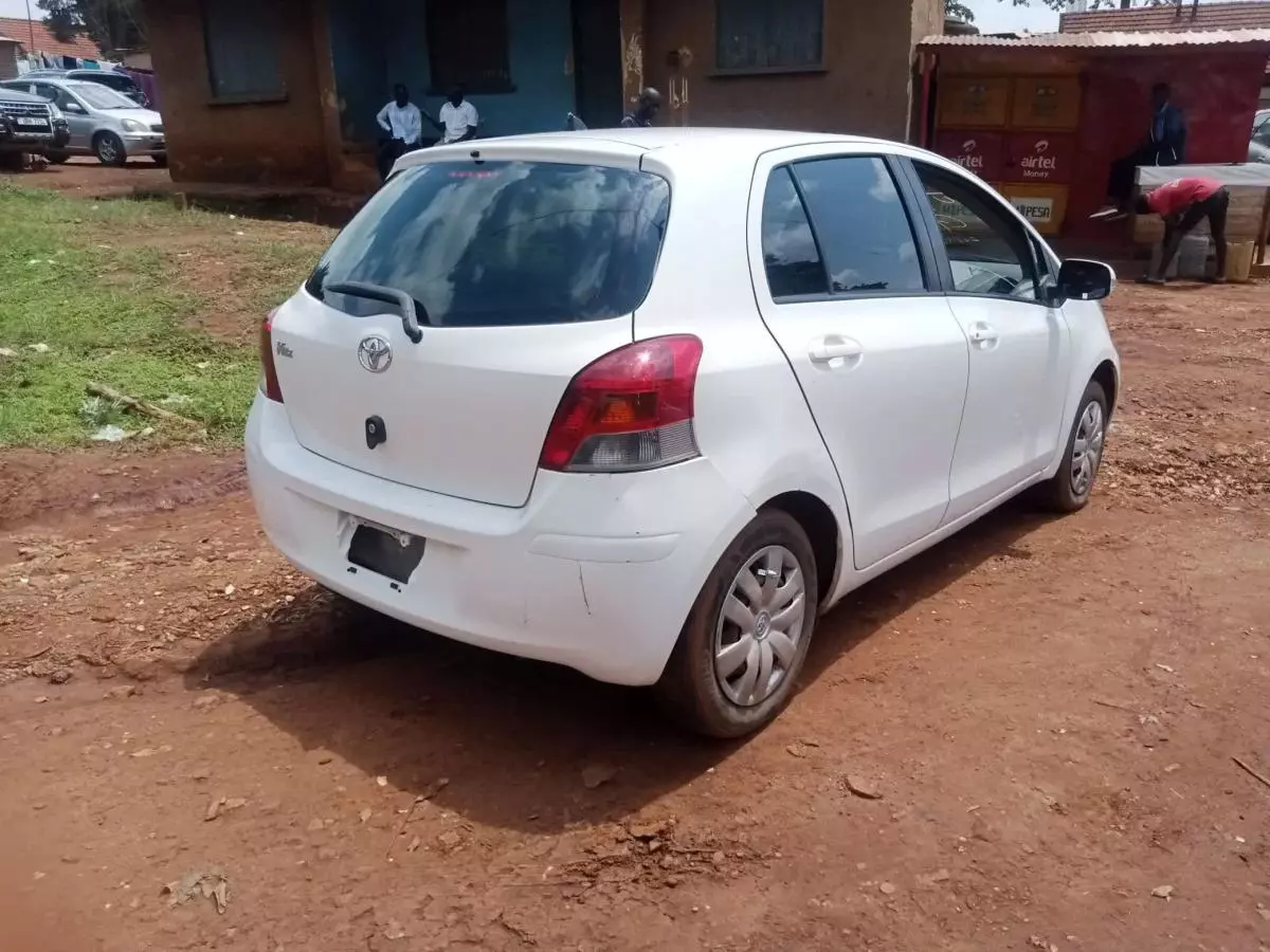 Toyota Vitz   - 2009