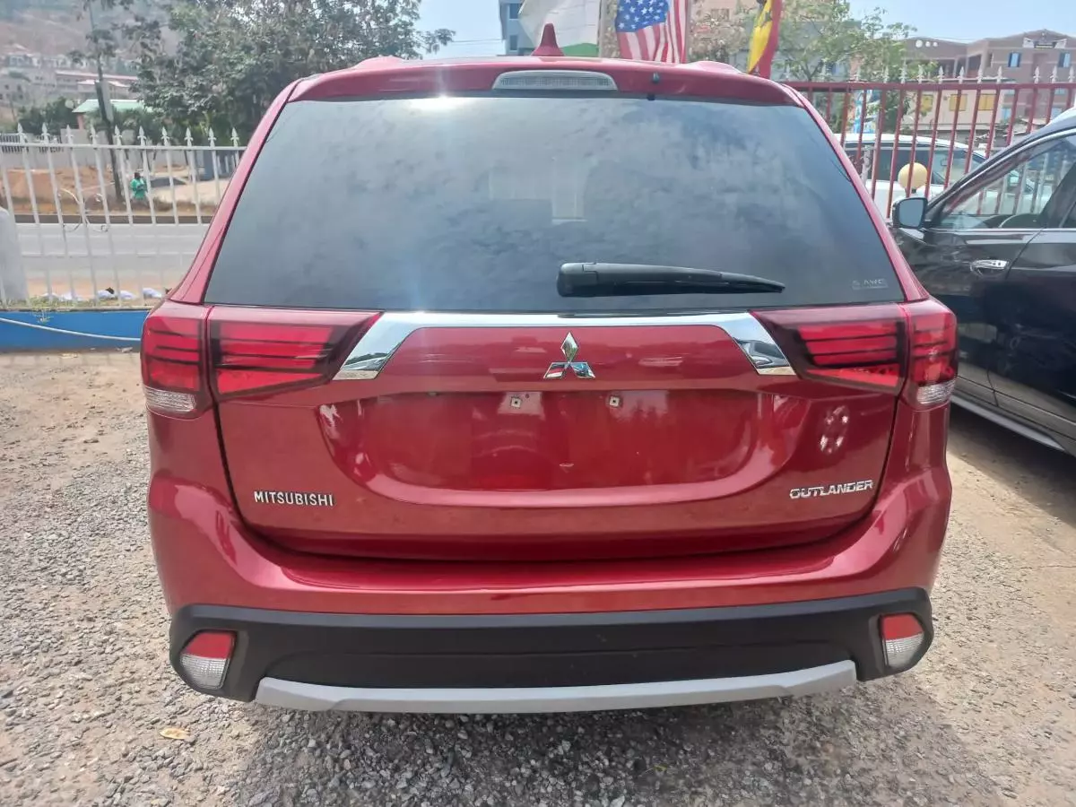 Mitsubishi OUTLANDER - 2017