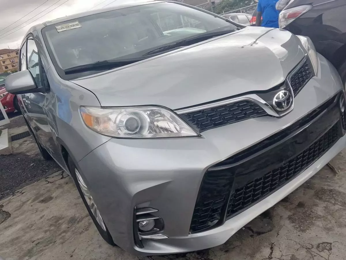 Toyota Sienna   - 2016