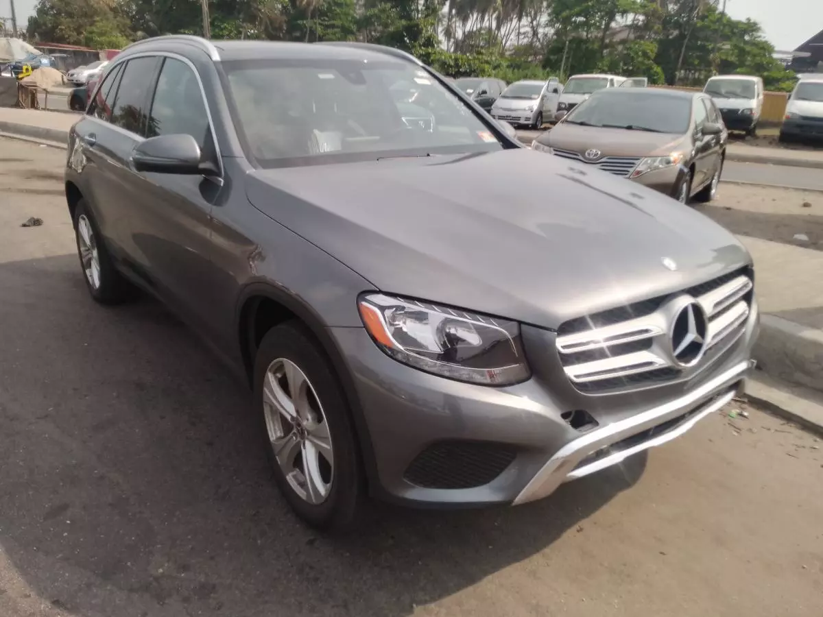 Mercedes-Benz GLC 300   - 2017