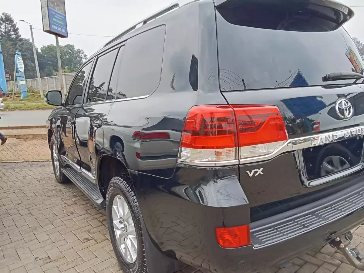 Toyota Land Cruiser V8   - 2016