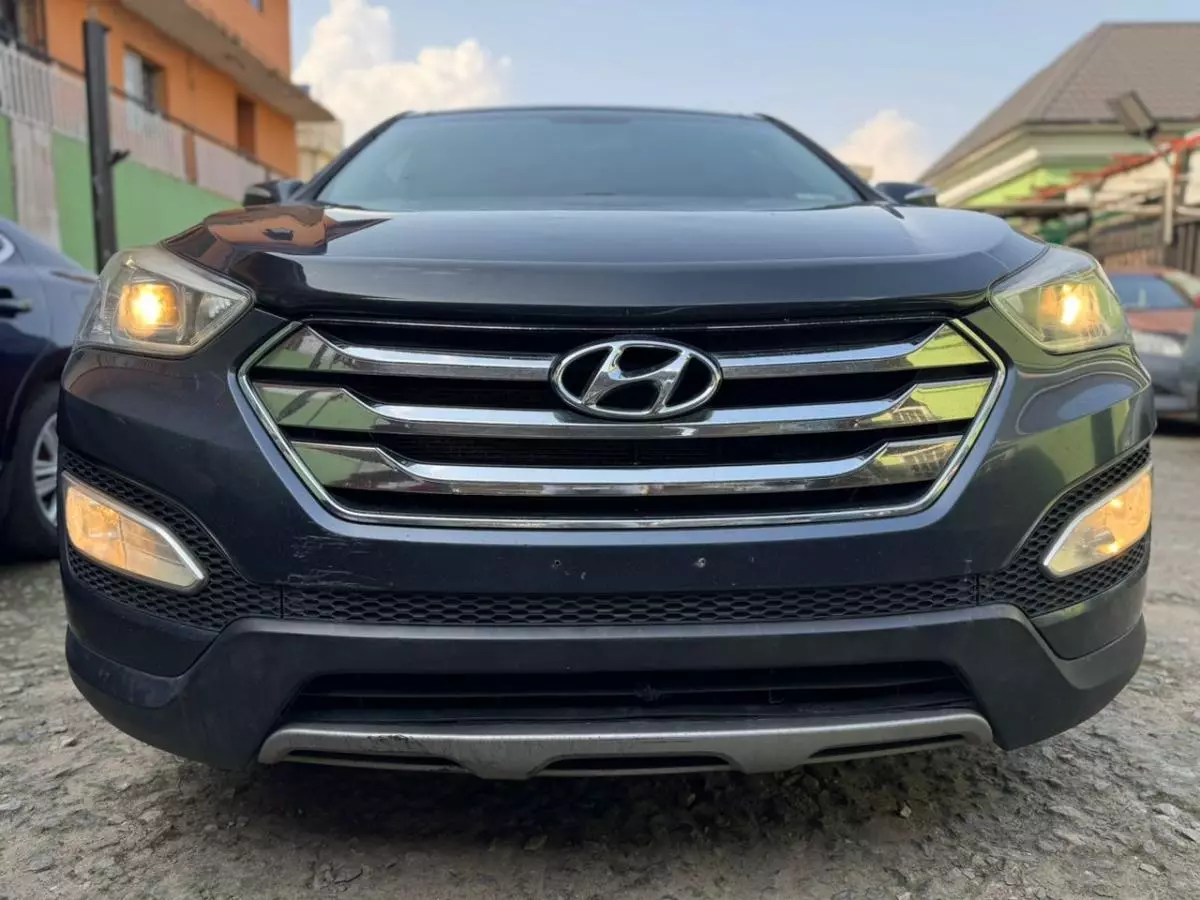 Hyundai Santa Fe   - 2013