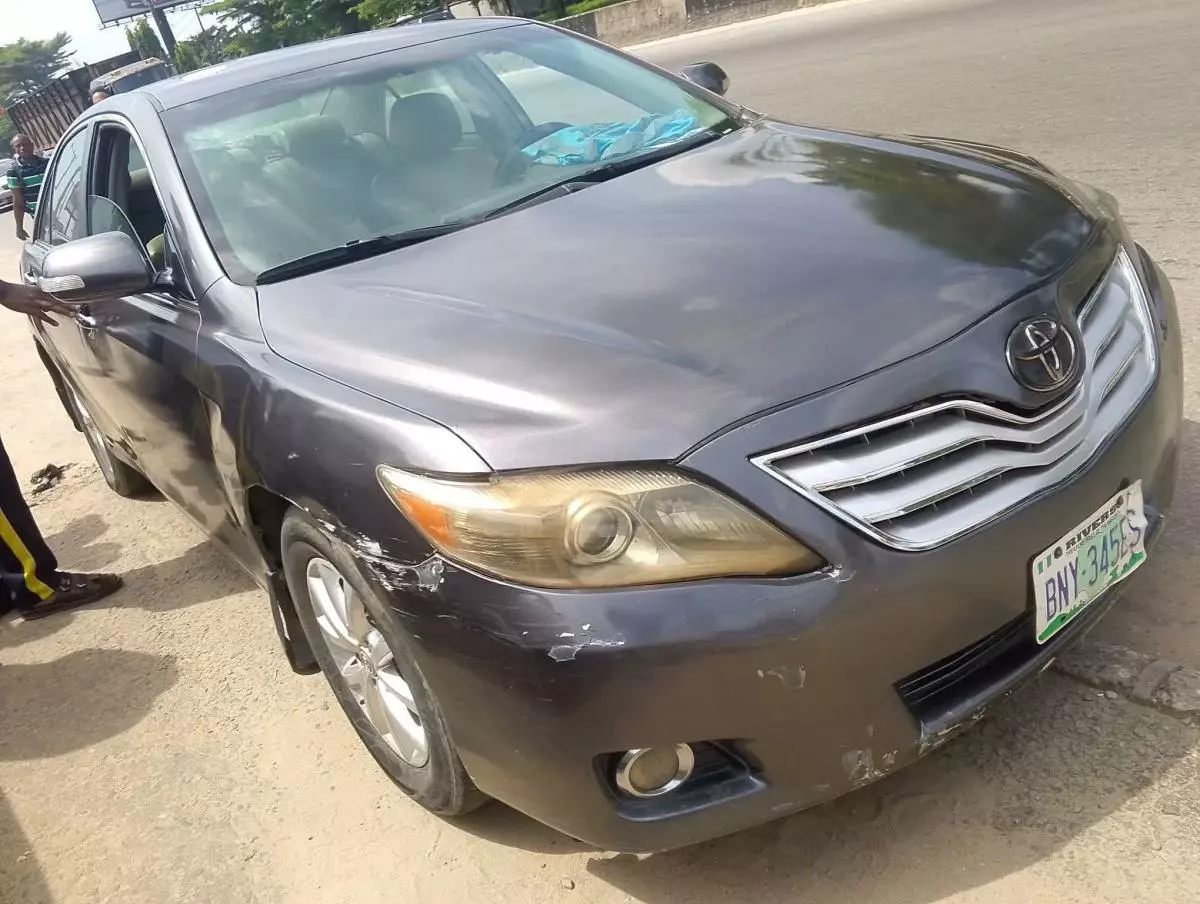 Toyota Camry   - 2011