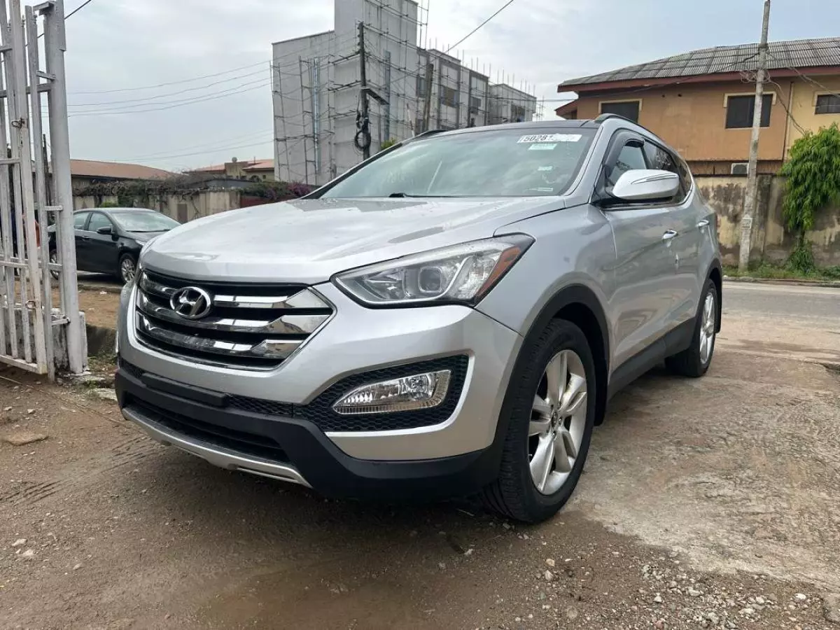 Hyundai Santa Fe   - 2014