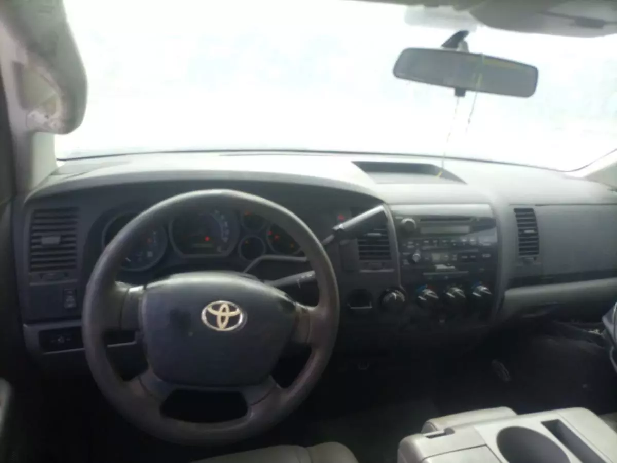 Toyota Tundra   - 2010