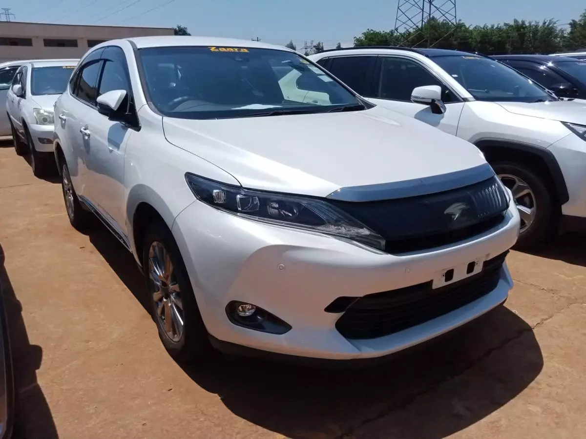 Toyota Harrier   - 2016