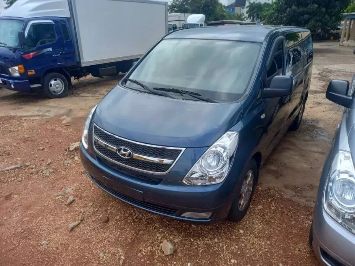 Hyundai H-1 Starex   - 2012