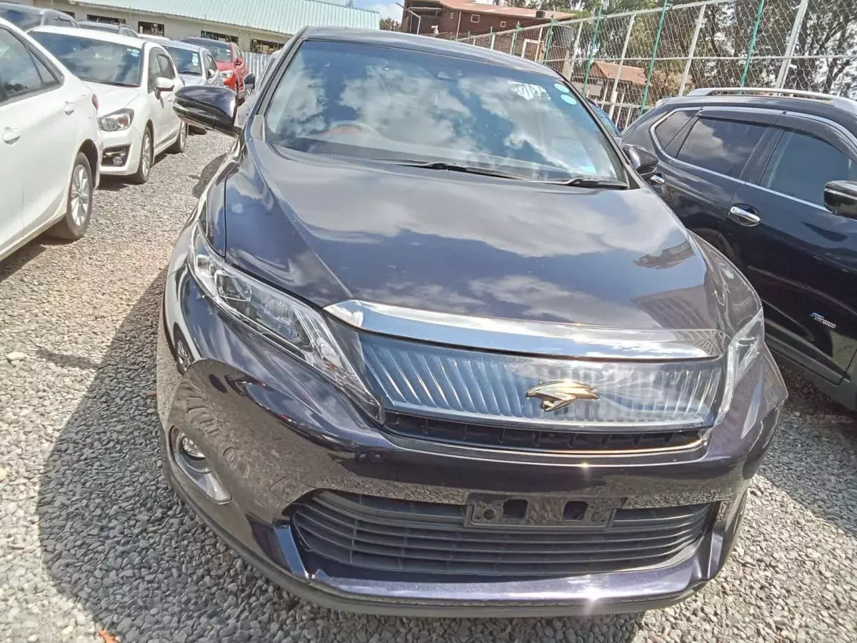 Toyota Harrier   - 2016