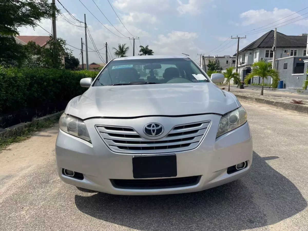 Toyota Camry   - 2009