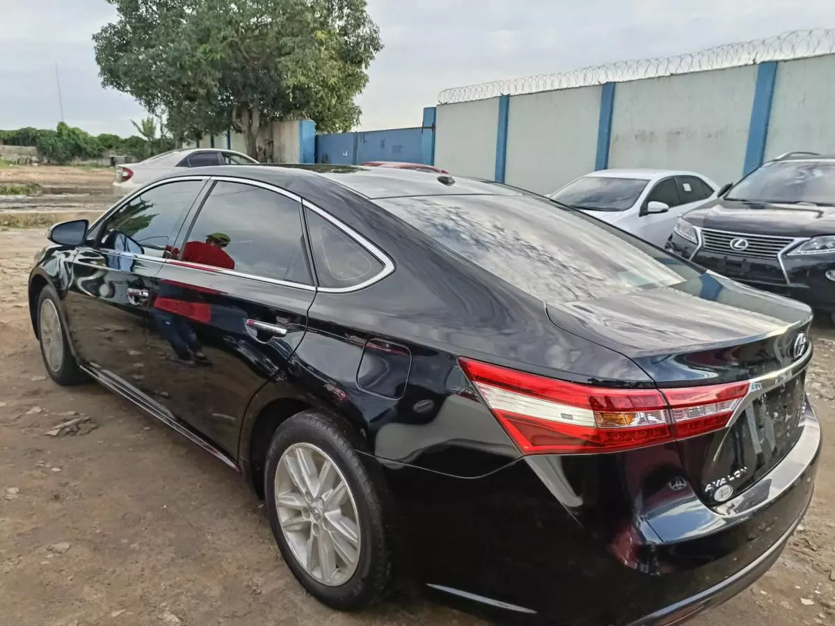 Toyota Avalon   - 2014