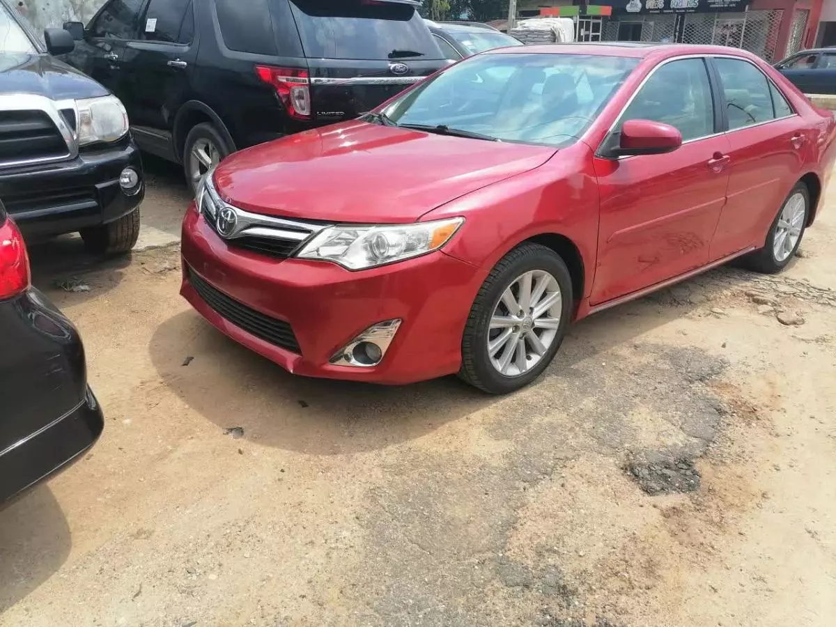 Toyota Camry   - 2014