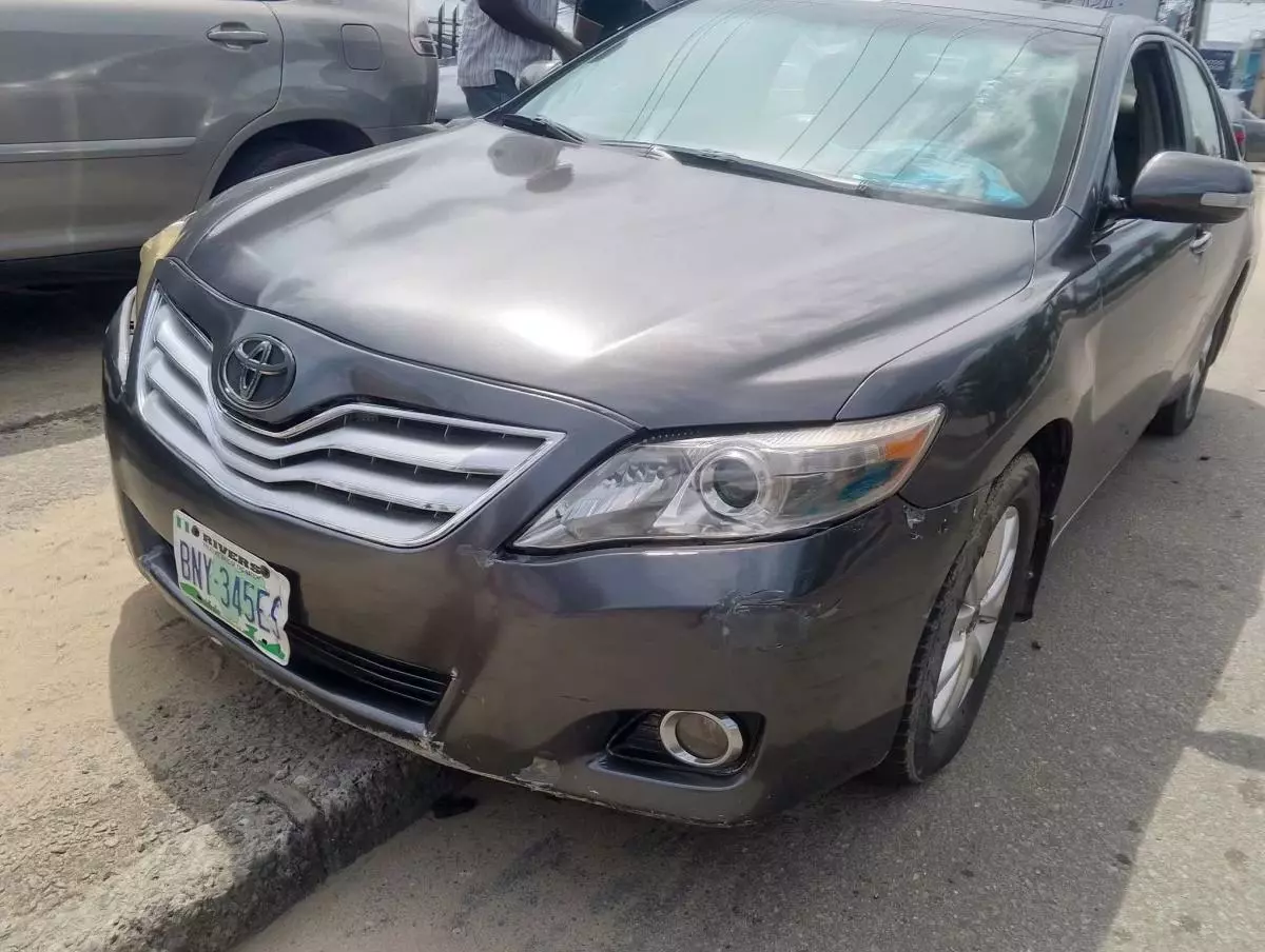 Toyota Camry   - 2011