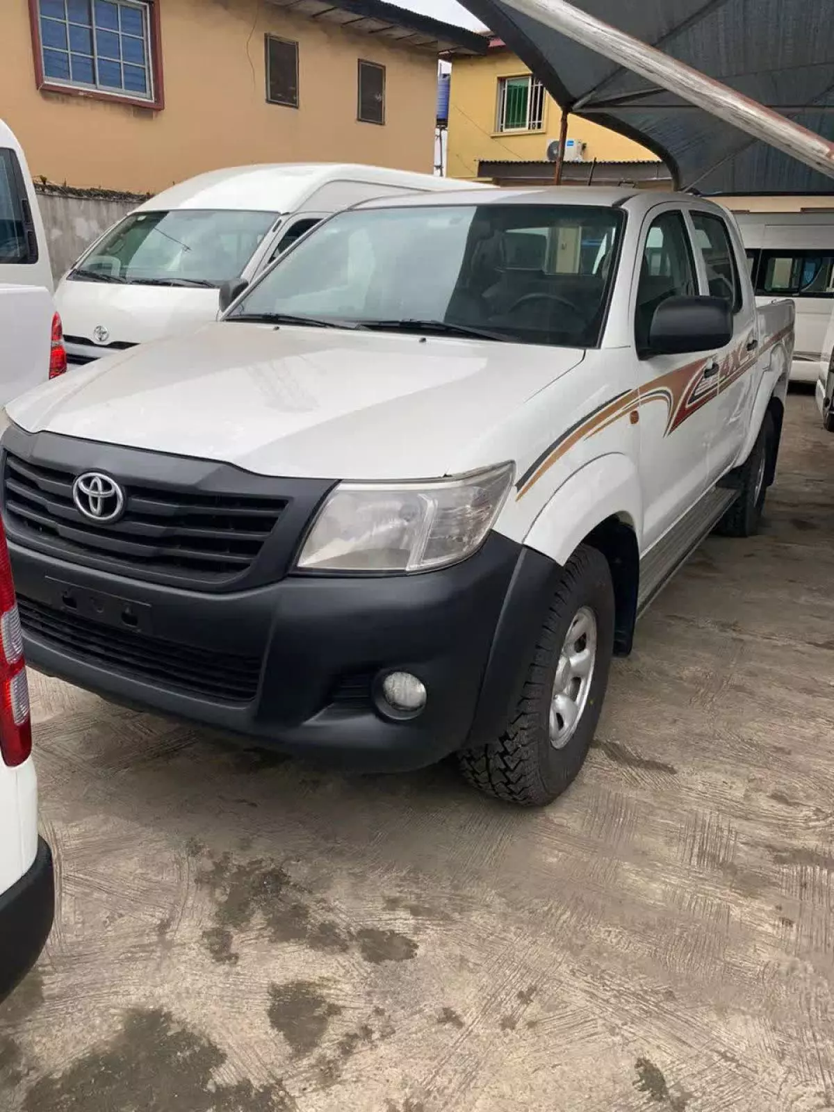 Toyota Hilux   - 2013