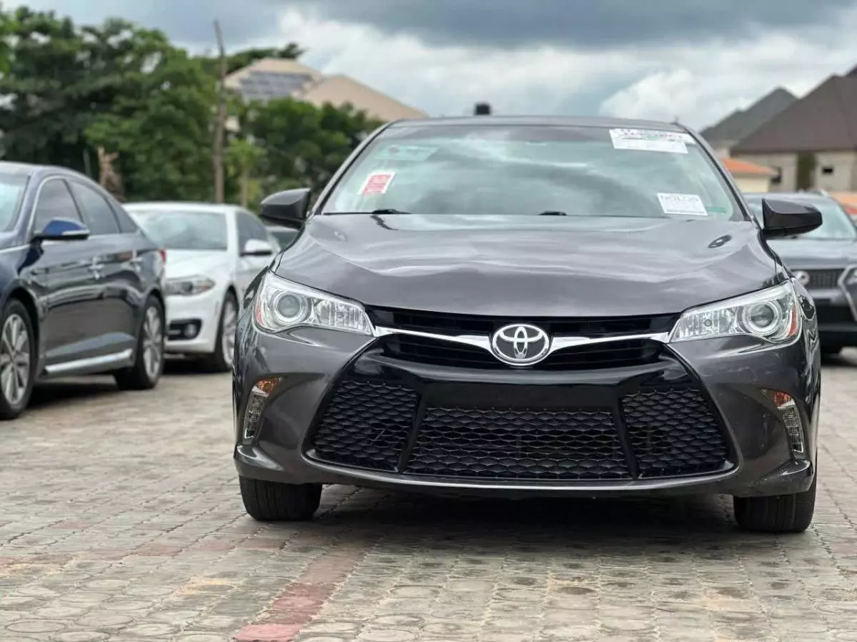 Toyota Camry   - 2016