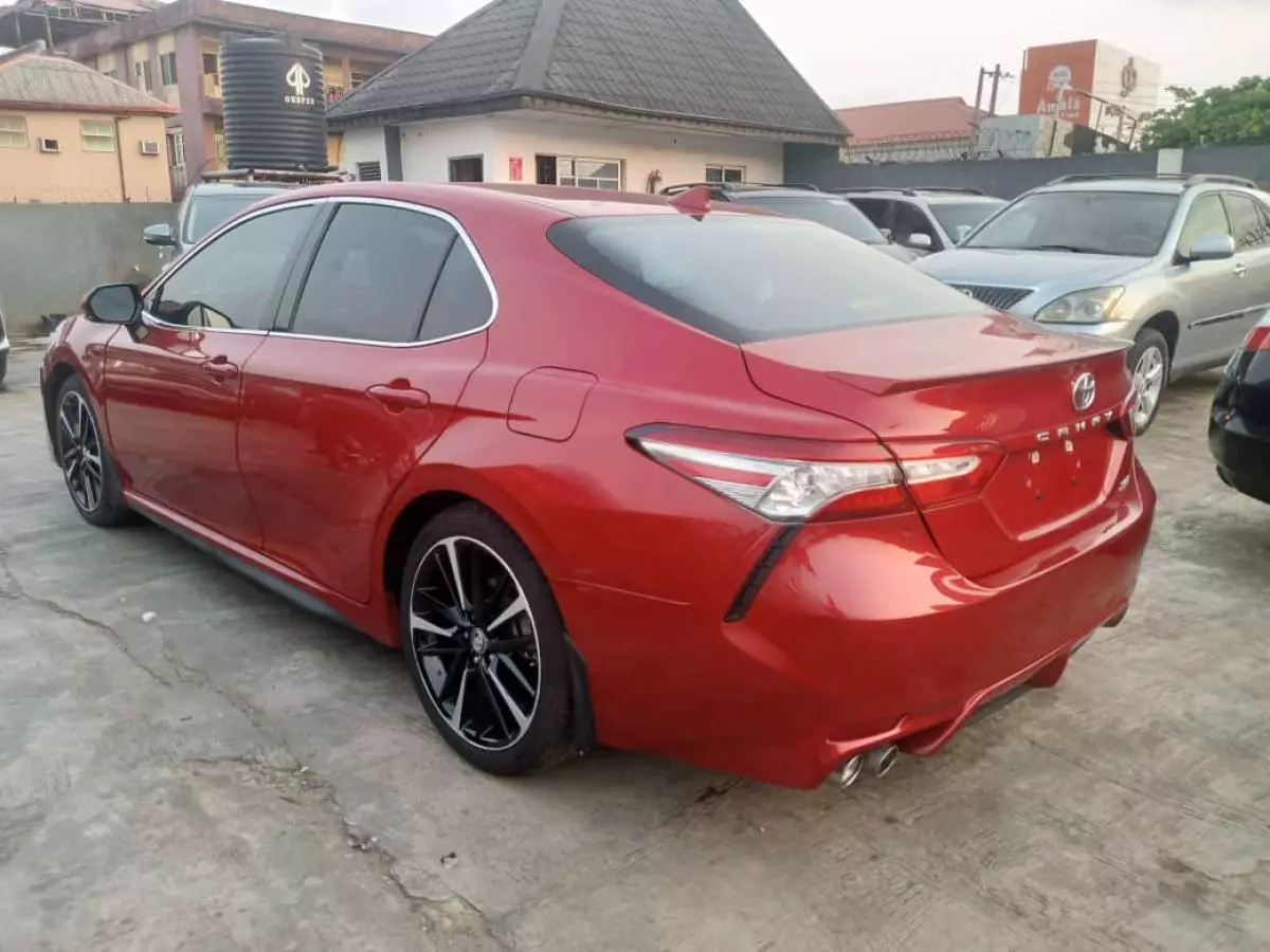 Toyota Camry   - 2019