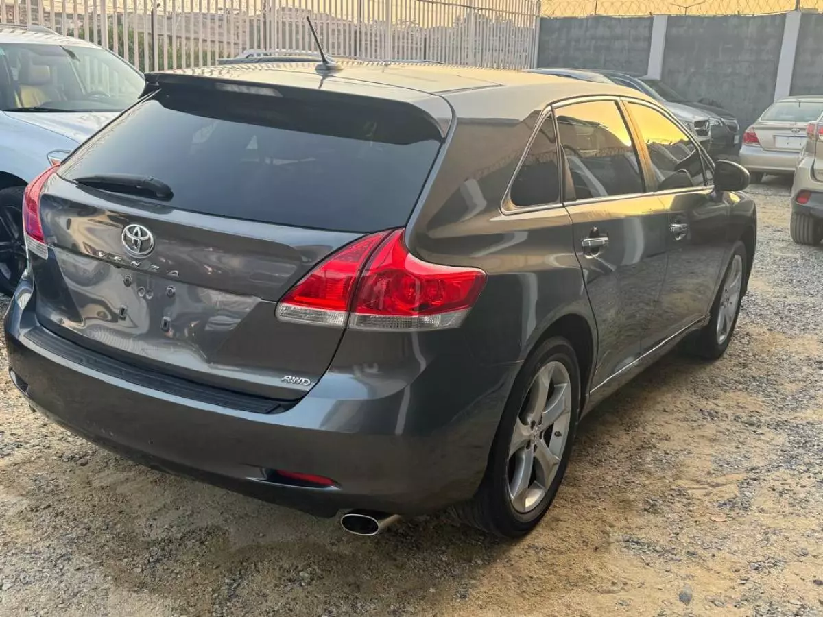 Toyota Venza   - 2010