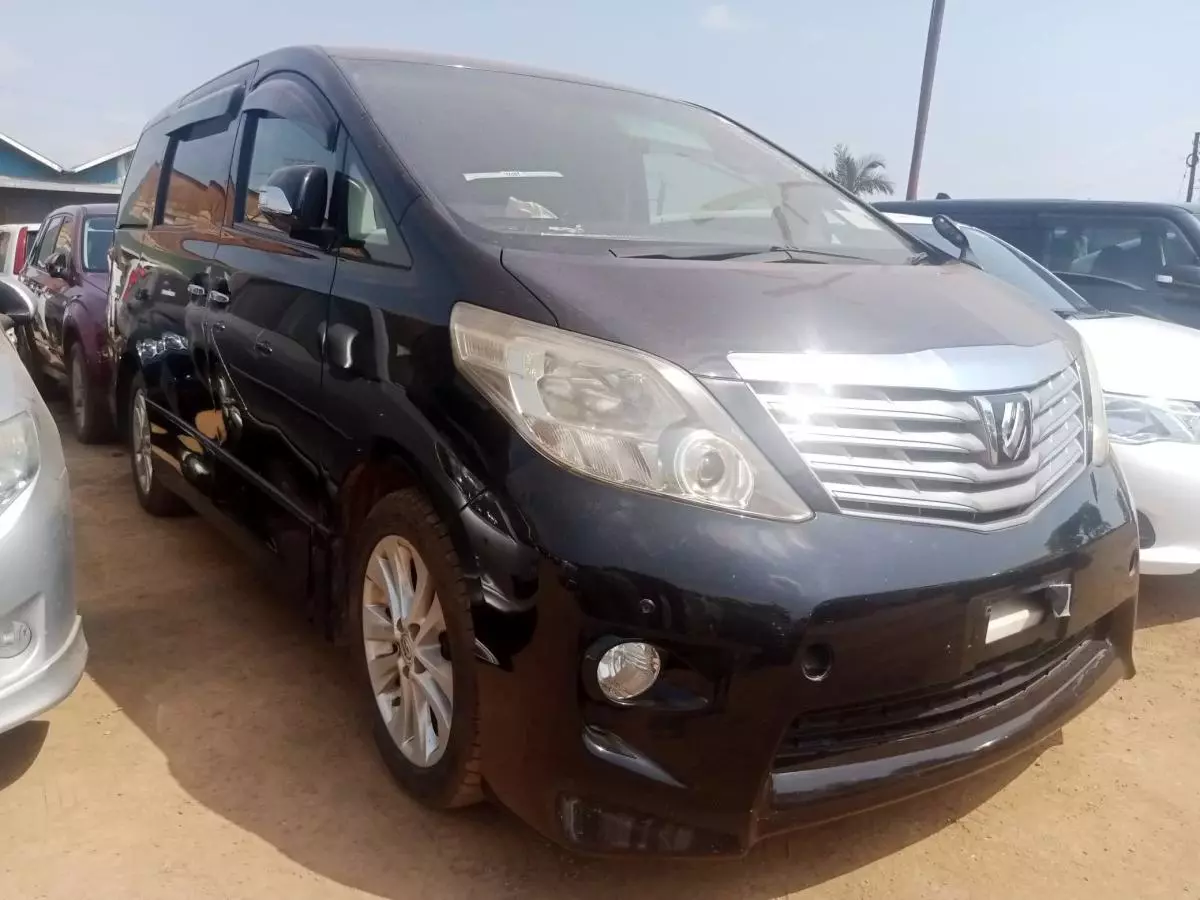 Toyota Alphard   - 2010