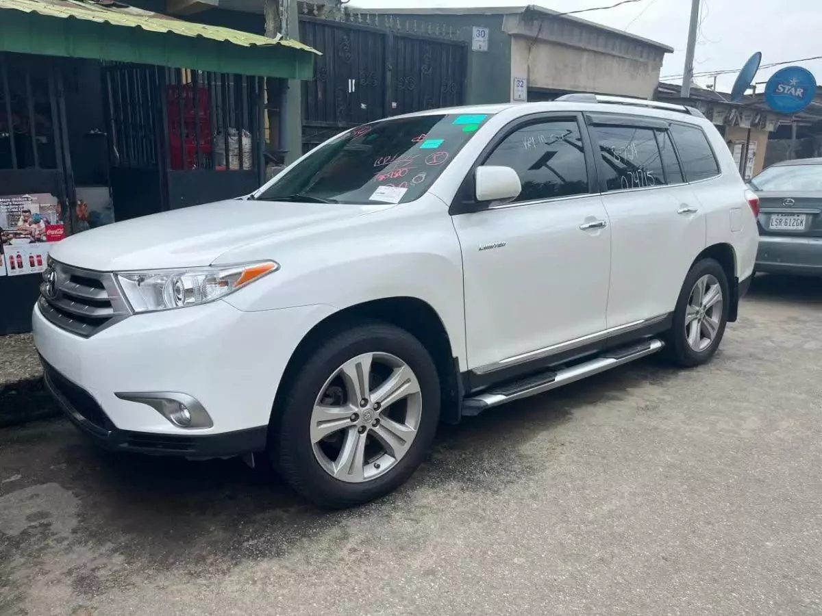 Toyota Highlander   - 2012