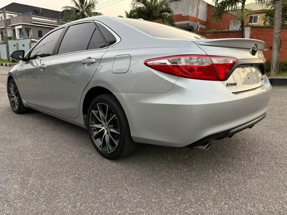 Toyota Camry   - 2016