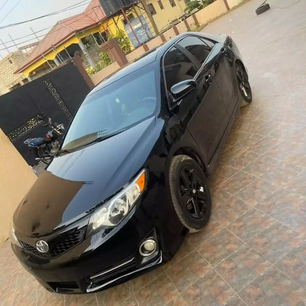 Toyota Camry   - 2012