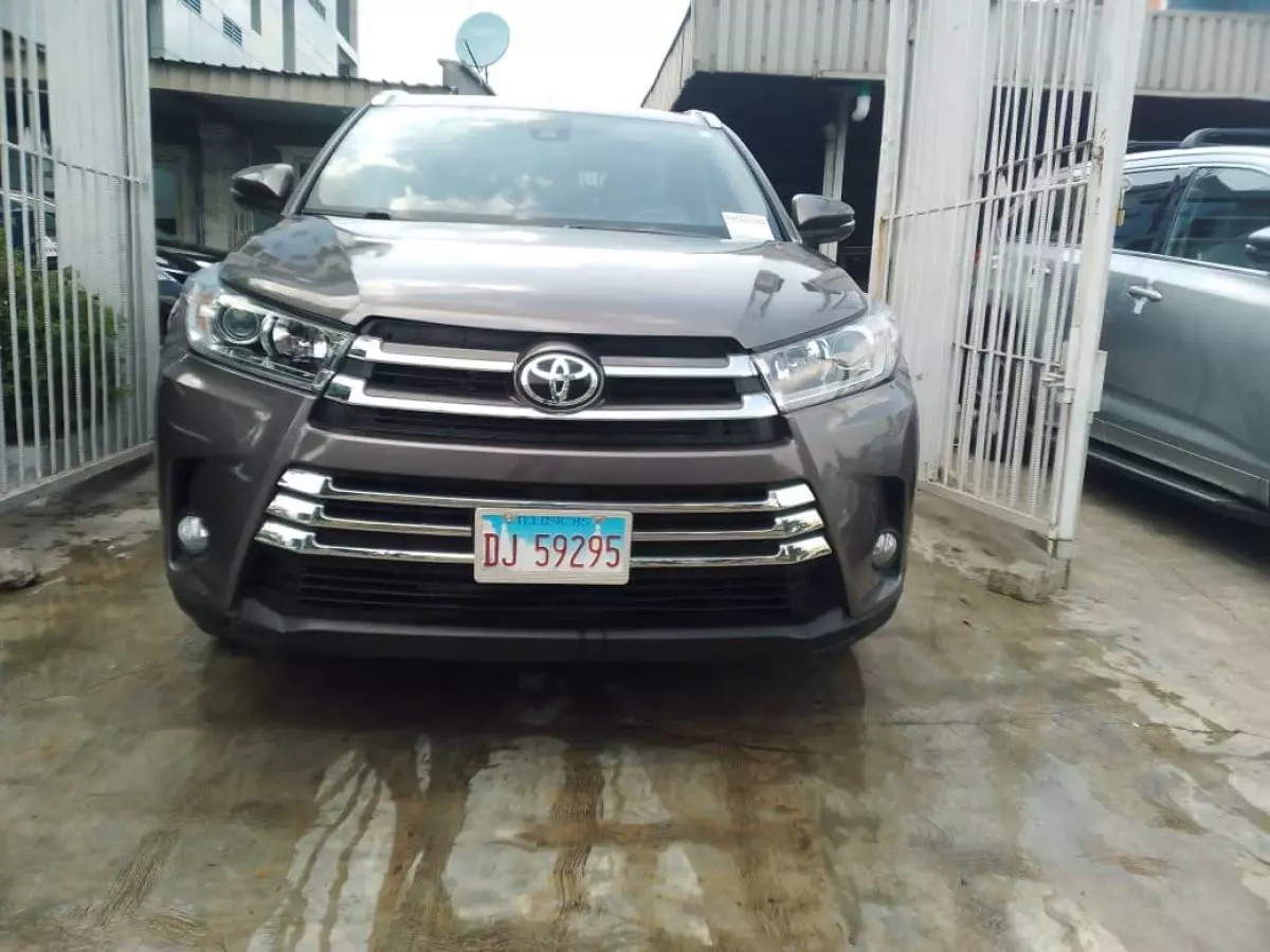 Toyota Highlander   - 2017