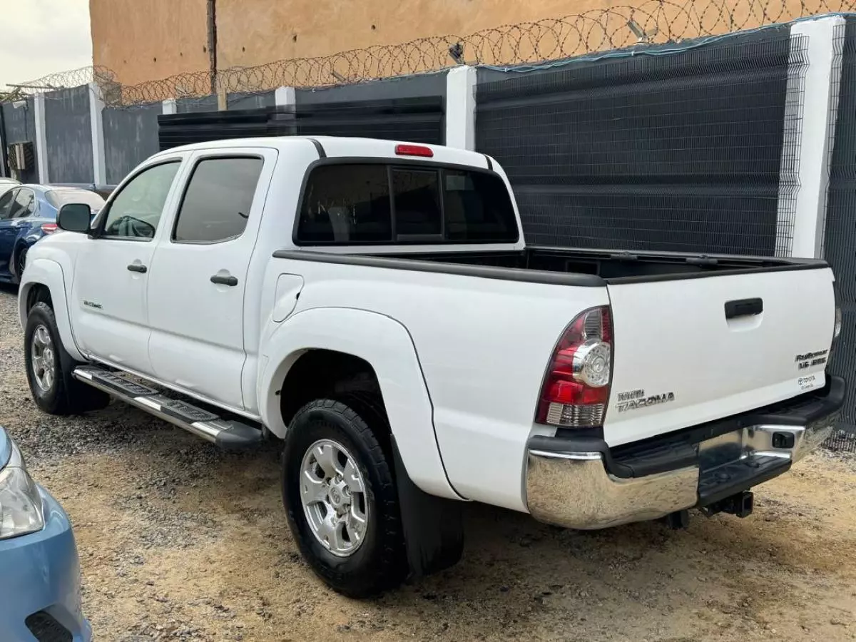 Toyota Tacoma   - 2011