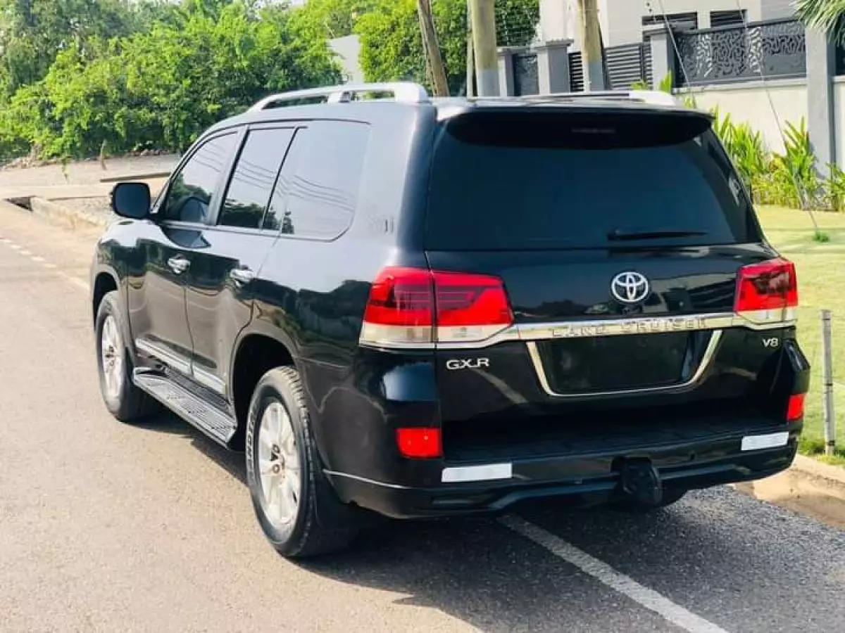 Toyota Land Cruiser GXR   - 2018