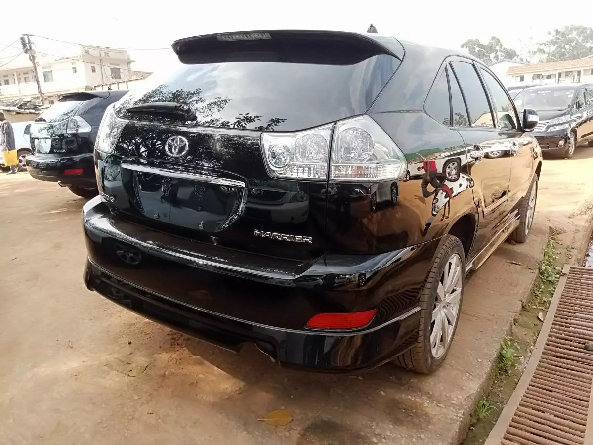 Toyota Harrier   - 2011