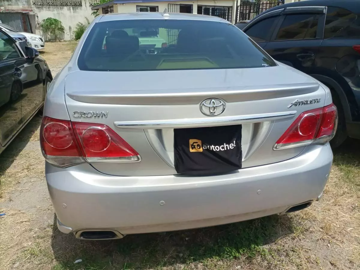 Toyota Crown Athlete  - 2012