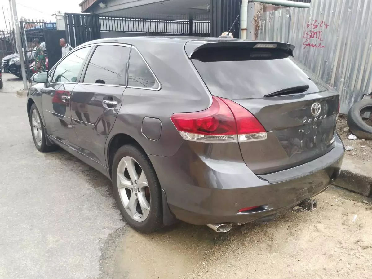 Toyota Venza   - 2015