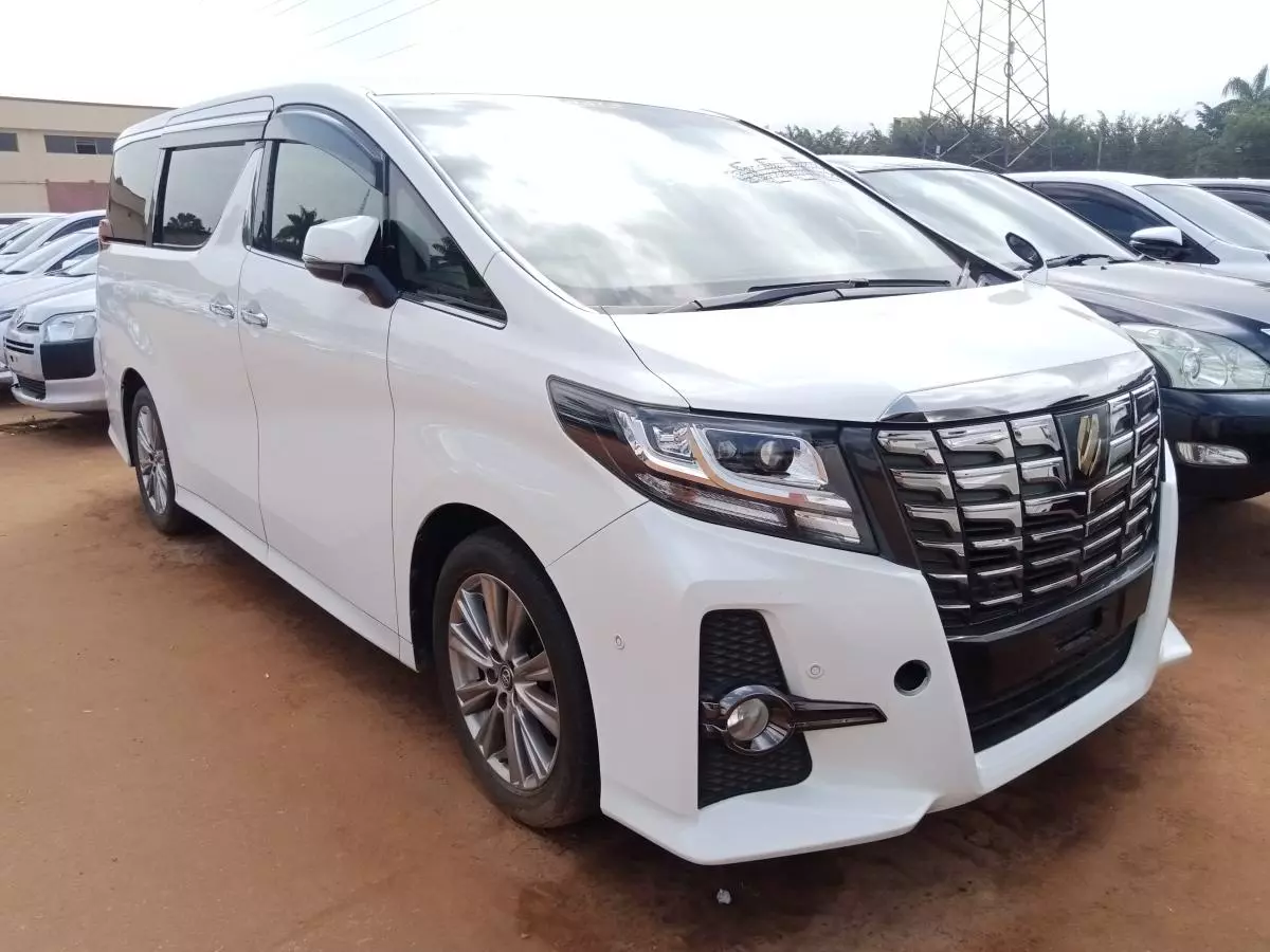 Toyota Alphard   - 2015