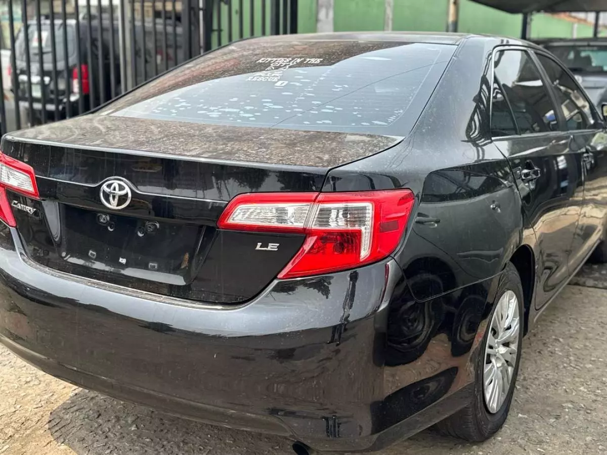 Toyota Camry   - 2012