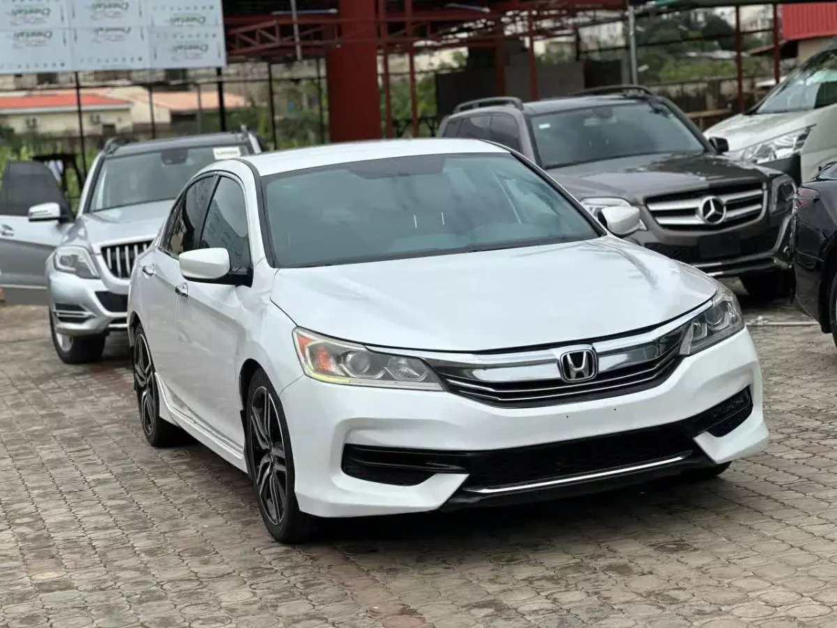 Honda Accord   - 2017