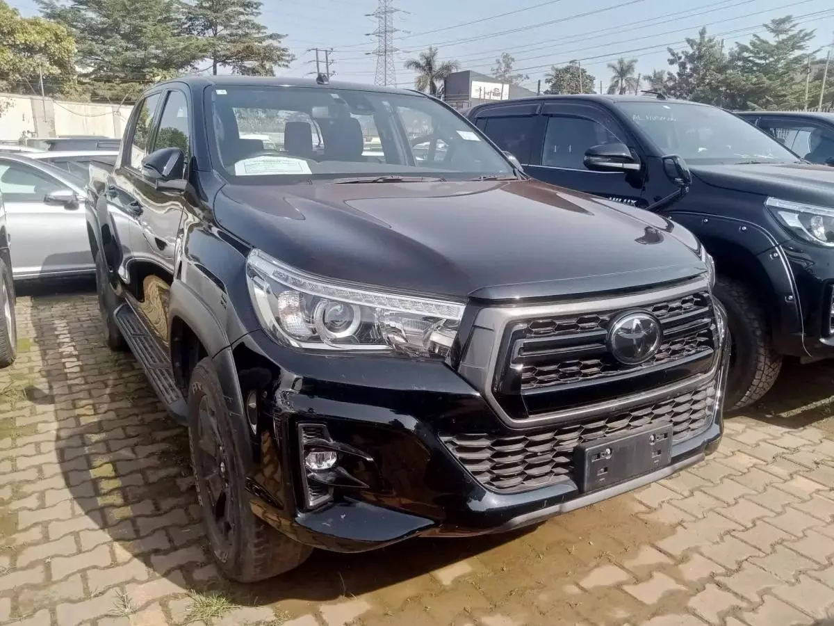 Toyota Hilux   - 2019